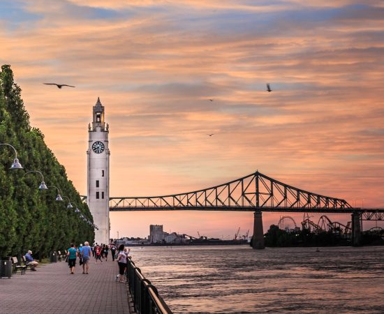 Vámonos a Montreal con Echolatino Viajes -Torre del reloj-min Vámonos a Montreal con Echolatino Viajes -Torre del reloj-min